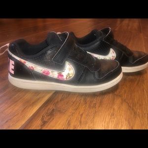 Nike girls gently used sneakers